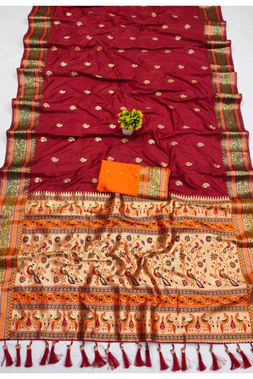 Load image into Gallery viewer, Gratifying Maroon Soft Banarasi Silk Saree With Ideal Blouse Piece
