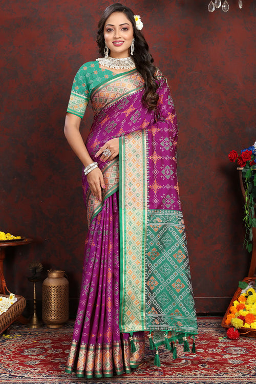 Load image into Gallery viewer, Profuse Purple Soft Banarasi Silk Saree With Proficient Blouse Piece
