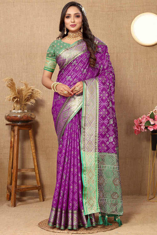 Load image into Gallery viewer, Improbable Purple Soft Banarasi Silk Saree With Exquisite Blouse Piece
