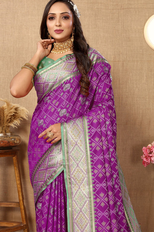 Load image into Gallery viewer, Improbable Purple Soft Banarasi Silk Saree With Exquisite Blouse Piece
