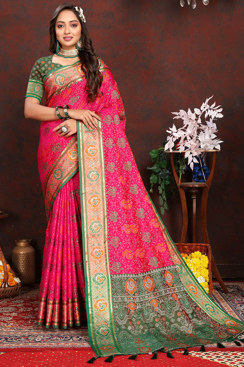 Load image into Gallery viewer, Tempting Dark Pink Soft Banarasi Silk Saree With Staggering Blouse Piece
