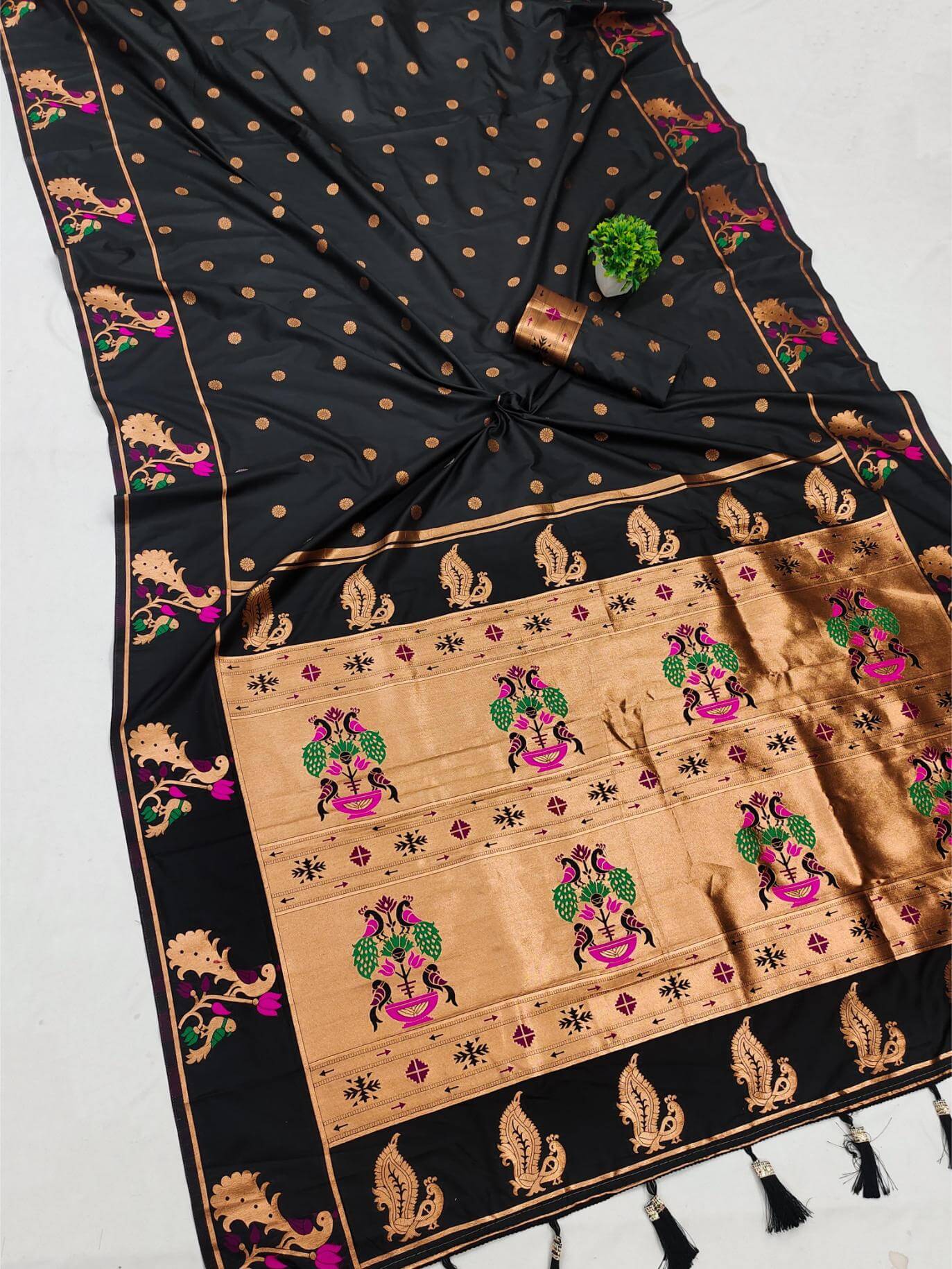 Magnetic Black Paithani Silk Saree With Moiety Blouse Piece