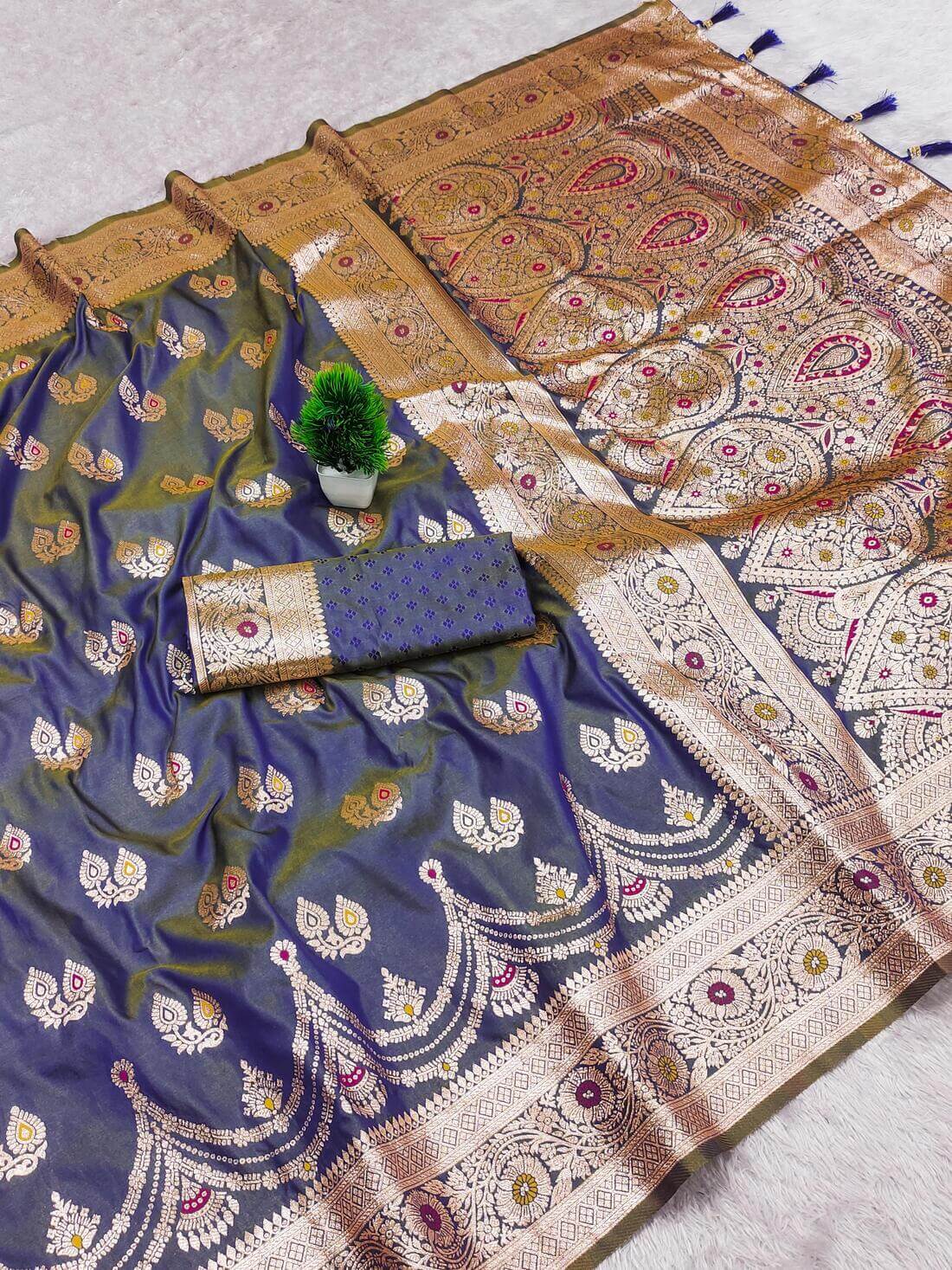 Lissome Grey Soft Banarasi Silk Saree With Seraphic Blouse Piece