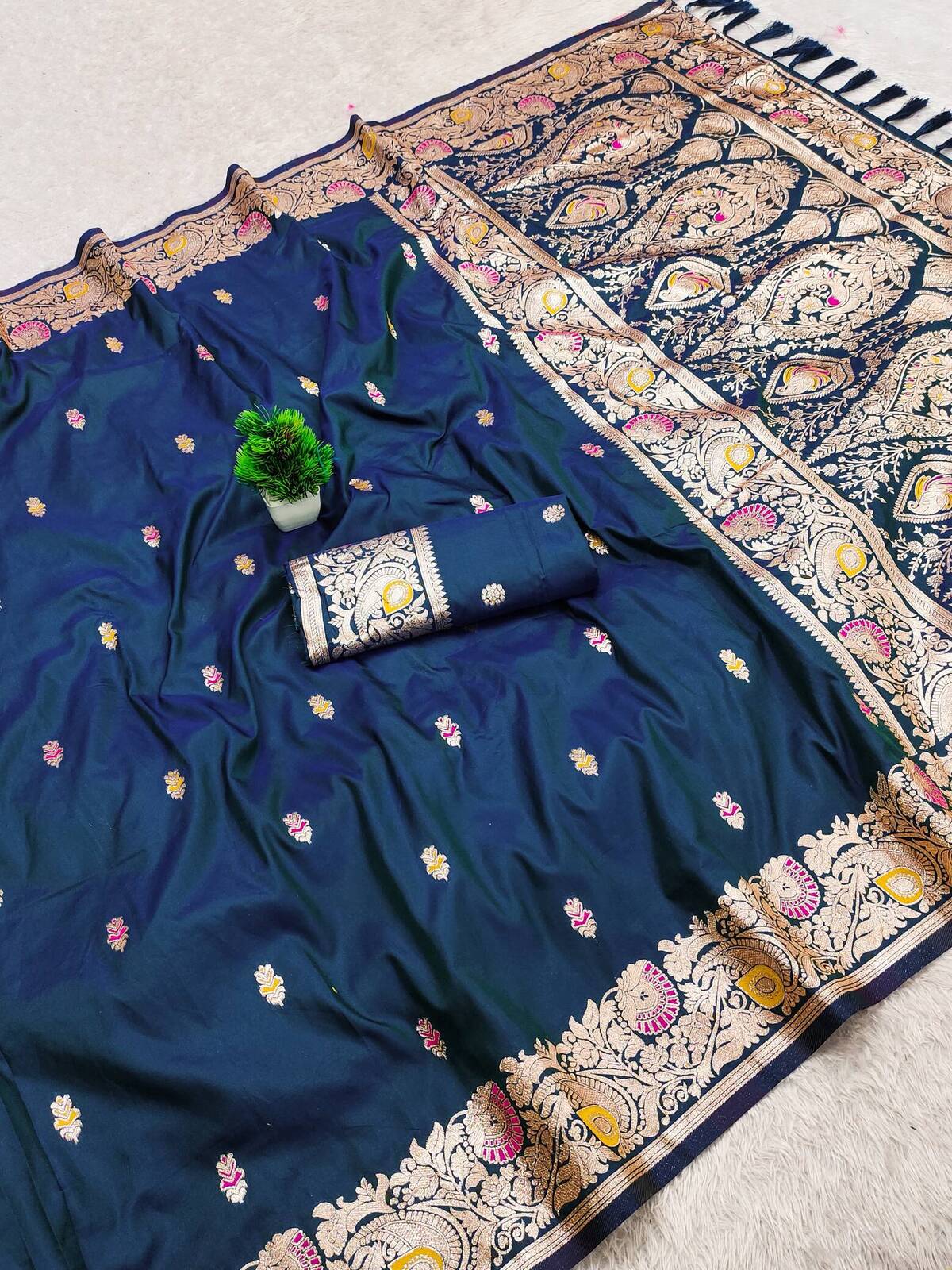 Supernal Navy Blue Pure Banarasi Silk Saree With Stylish Blouse Piece