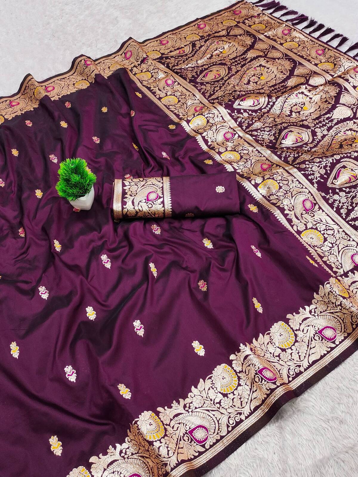 Fragrant Wine Pure Banarasi Silk Saree With Desultory Blouse Piece