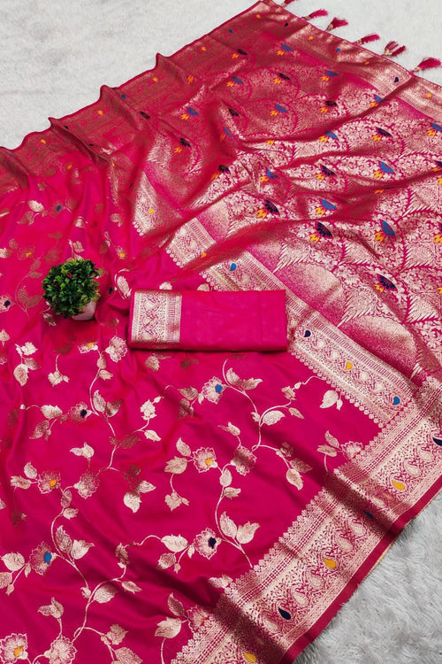 Load image into Gallery viewer, Glorious Dark Pink Soft Banarasi Silk Saree With Classic Blouse Piece
