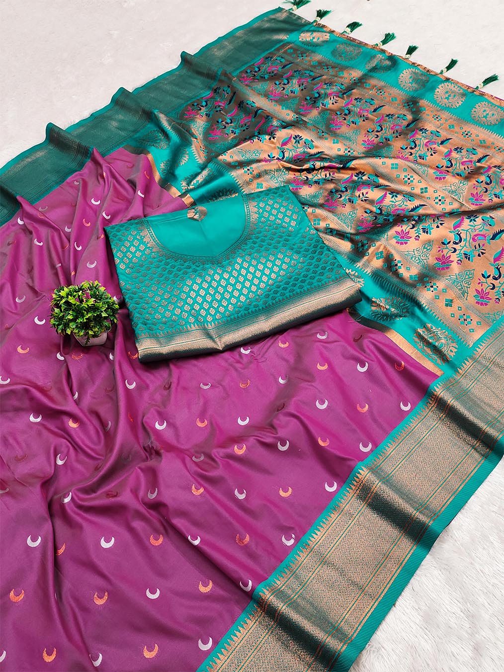 Efflorescence Purple Paithani Silk Saree With Lassitude Blouse Piece