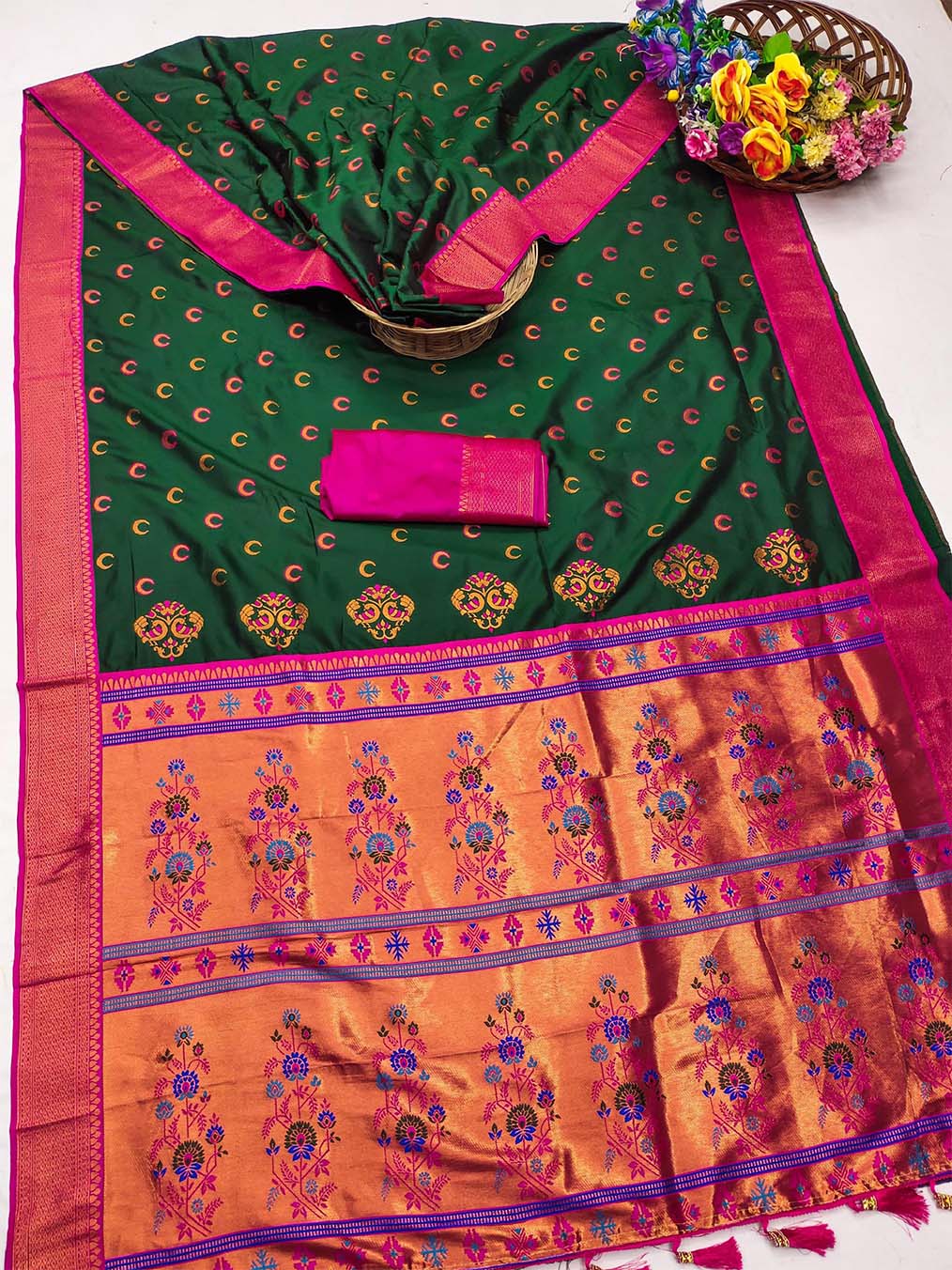 Majesty Dark Green Paithani Silk Saree With Fairytale Blouse Piece