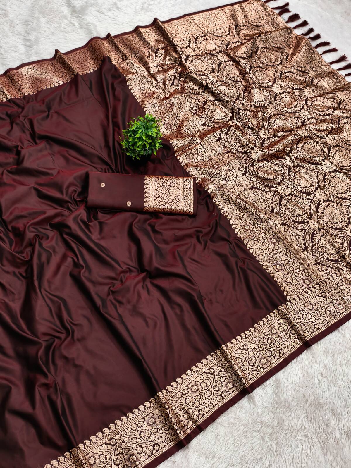 Eloquence Brown Pure Banarasi Silk Saree With Winsome Blouse Piece
