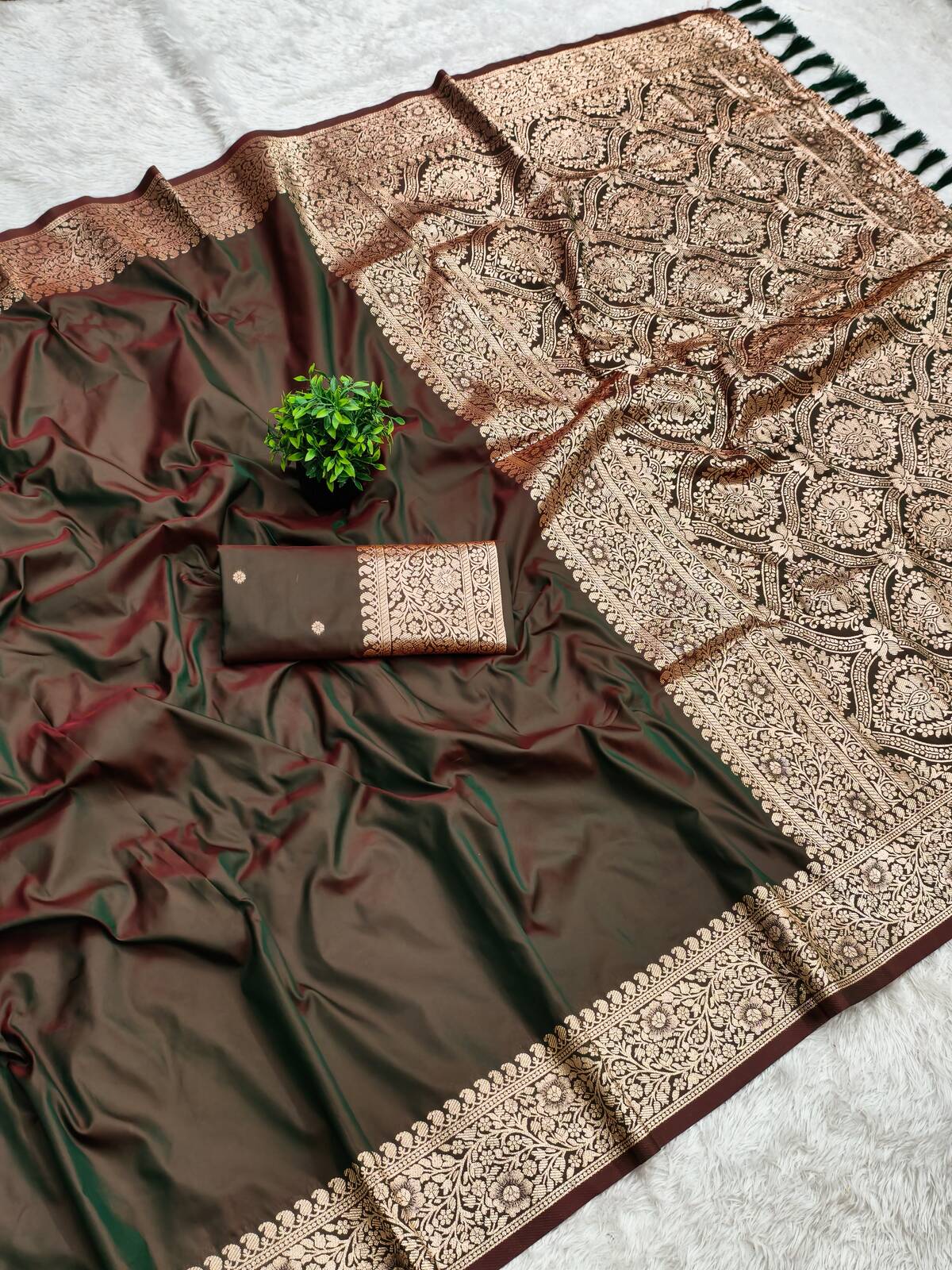 Rhapsodic Mehndi Pure Banarasi Silk Saree With Dazzling Blouse Piece