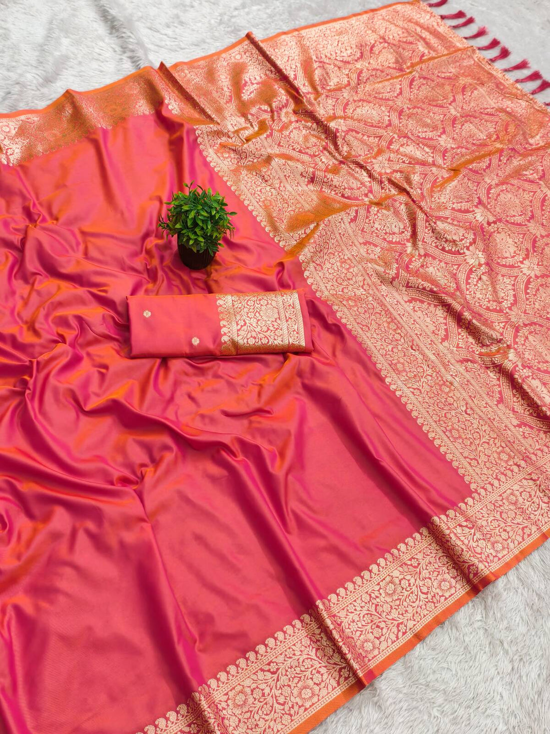 Invaluable Pink Pure Banarasi Silk Saree With Cynosure Blouse Piece