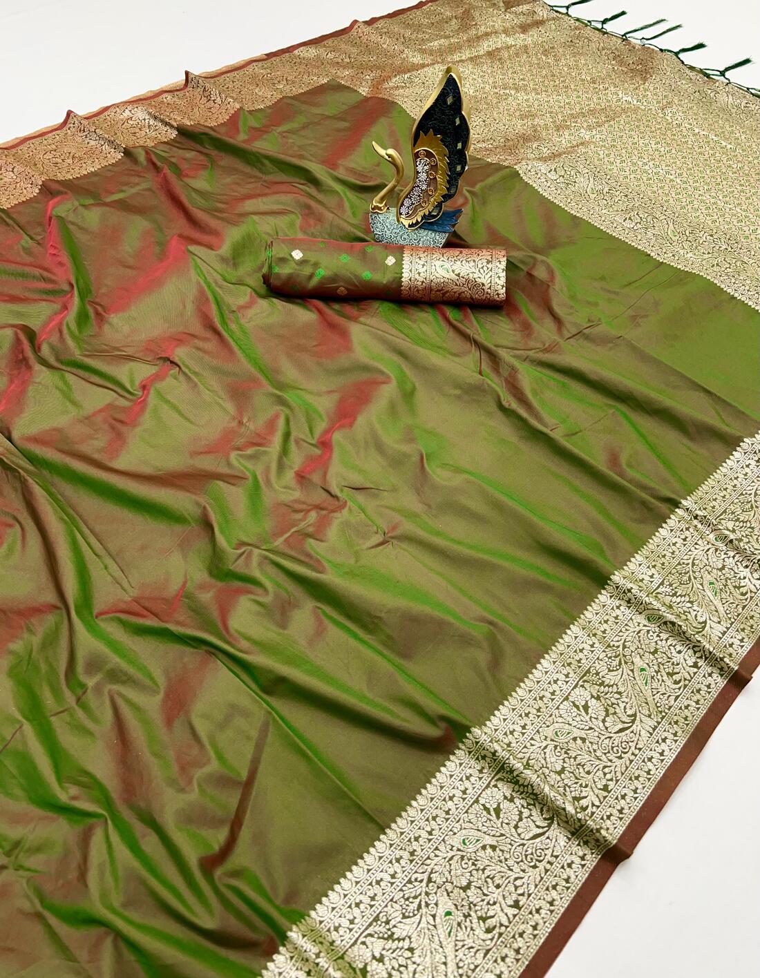 Redolent Green Soft Banarasi Silk Saree With Evanescent Blouse Piece