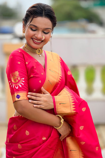 Evanescent Dark Pink Paithani Silk Saree With Woebegone Blouse Piece
