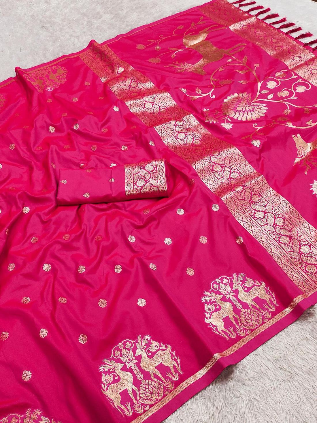 Preferable Dark Pink Pure Zari Weaving Banarasi Silk Saree With Ethereal Blouse Piece