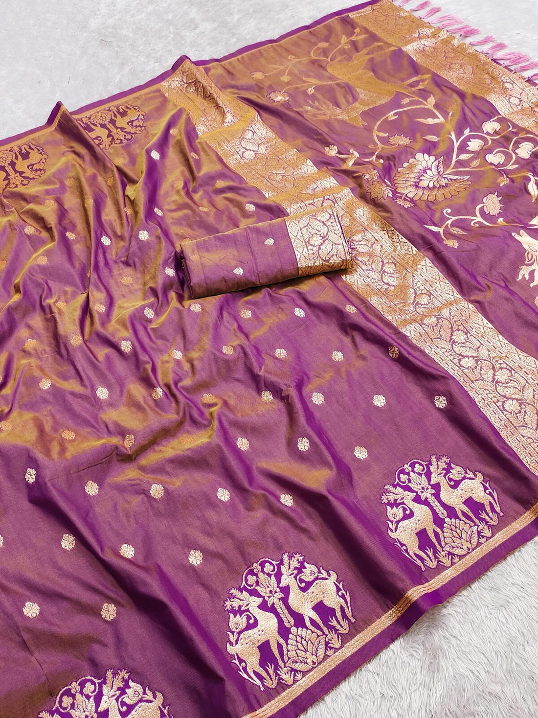 Dulcet Lavender Pure Zari Weaving Banarasi Silk Saree With Panache Blouse Piece