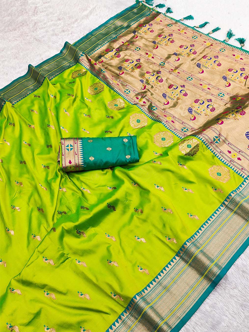 Appealing Parrot Paithani Silk Saree With Ravishing Blouse Piece