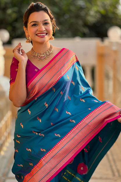 Beleaguer Rama Paithani Silk Saree With Conflate Blouse Piece