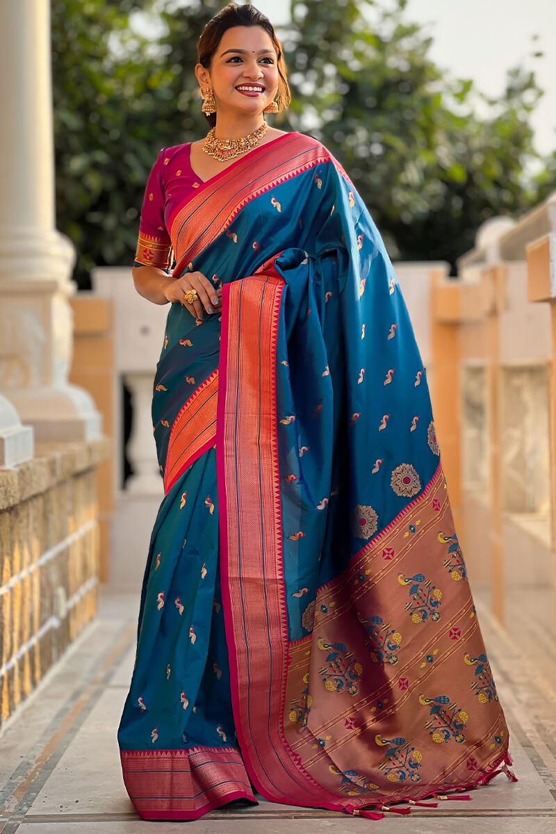 Beleaguer Rama Paithani Silk Saree With Conflate Blouse Piece
