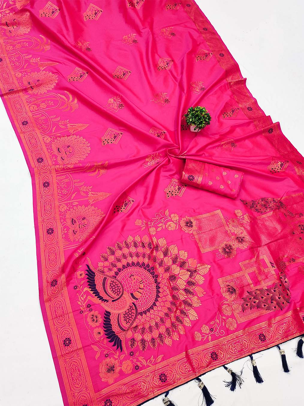 Comely Dark Pink Paithani Silk Saree With Demesne Blouse Piece