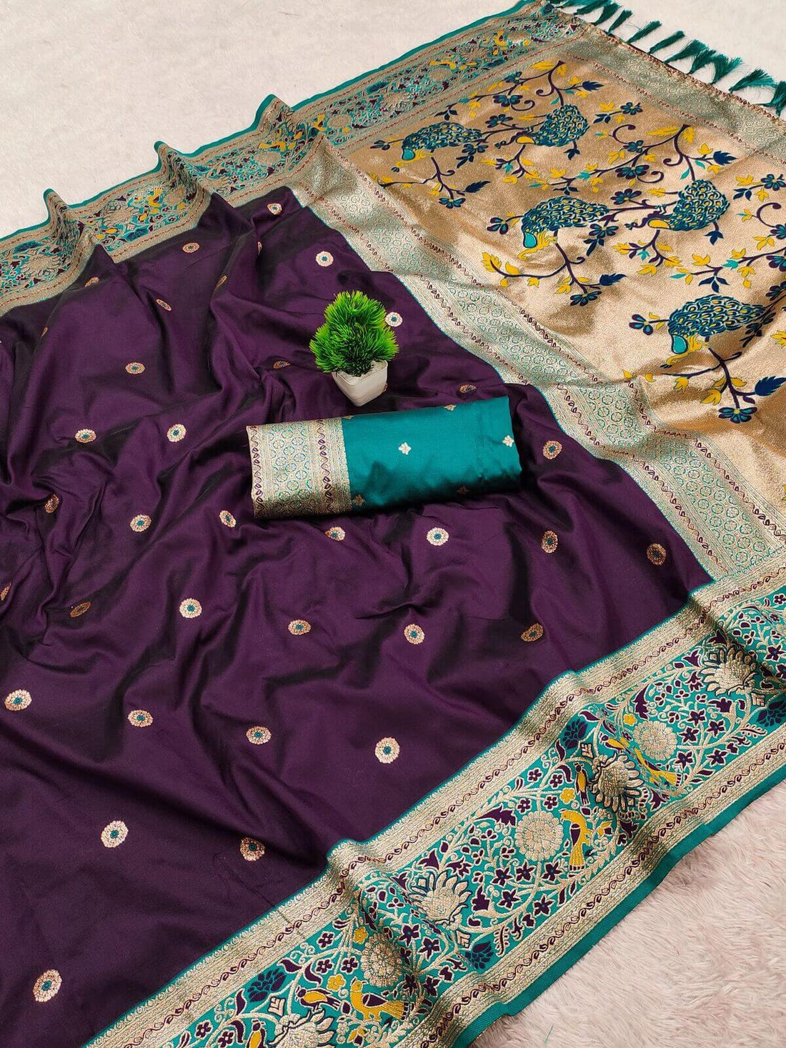 Eclat Purple Paithani Silk Saree With Fantabulous Blouse Piece