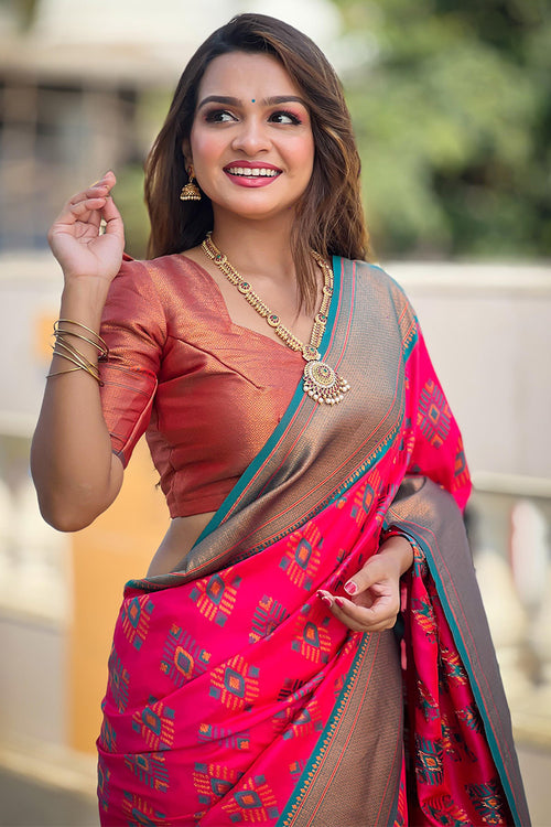 Load image into Gallery viewer, Traditional Dark Pink Paithani Silk Saree With Dalliance Blouse Piece
