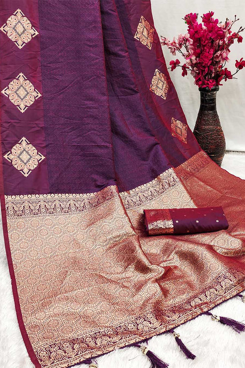 Load image into Gallery viewer, Desuetude Purple Soft Banarasi Silk Saree With Moiety Blouse Piece
