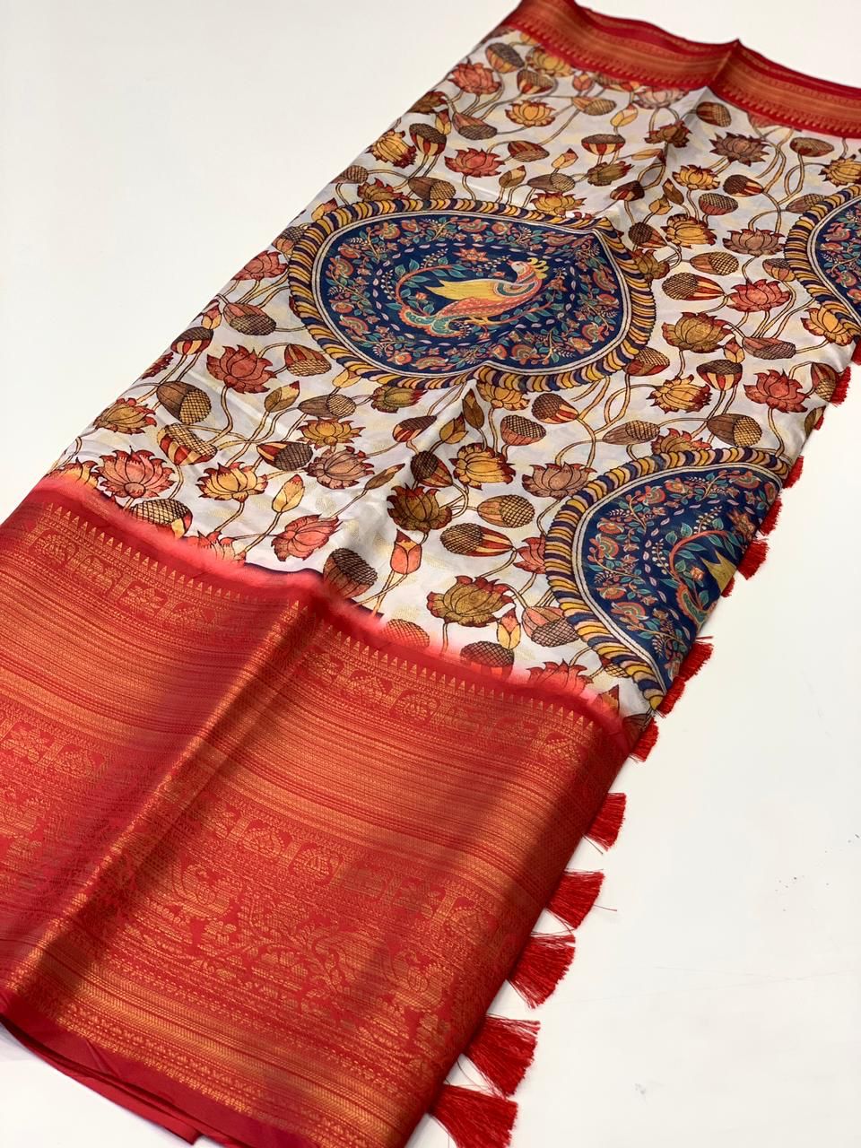 Charming Beige Kalamkari Printed Saree With Stylish Blouse Piece