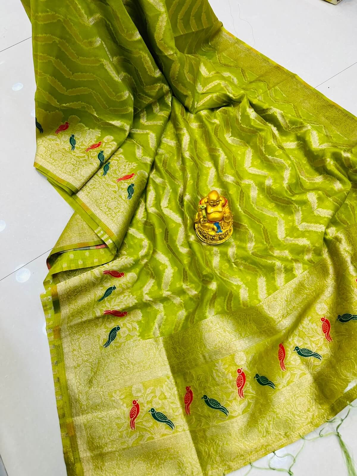 Serendipity Lemon Kanjivaram Silk Saree With Glittering Blouse Piece