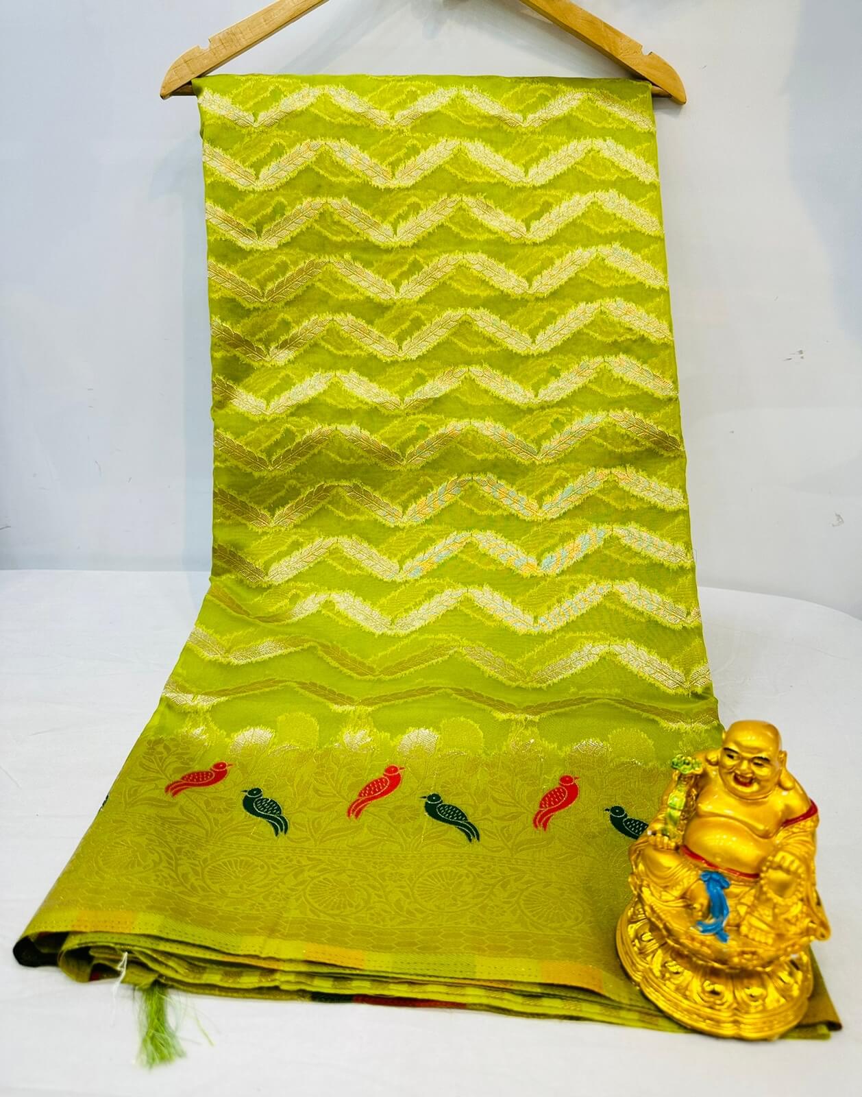 Serendipity Lemon Kanjivaram Silk Saree With Glittering Blouse Piece