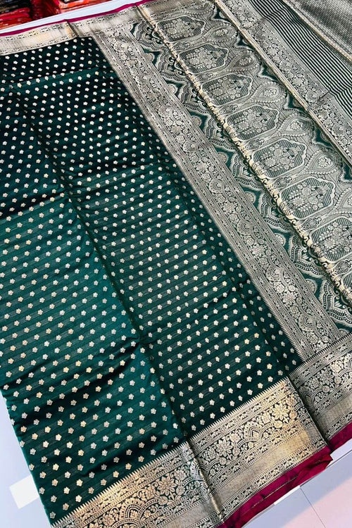 Load image into Gallery viewer, Sumptuous Dark Green Soft Banarasi Silk Saree With Amiable Blouse Piece
