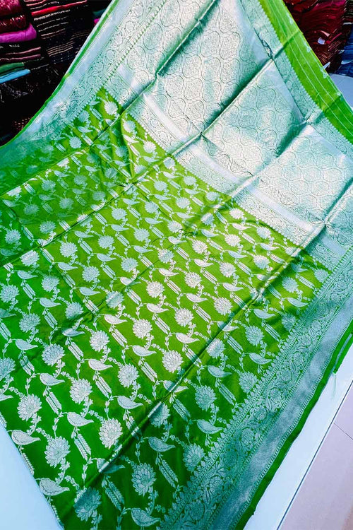 Load image into Gallery viewer, Classy Green Soft Banarasi Silk Saree With Precious Blouse
