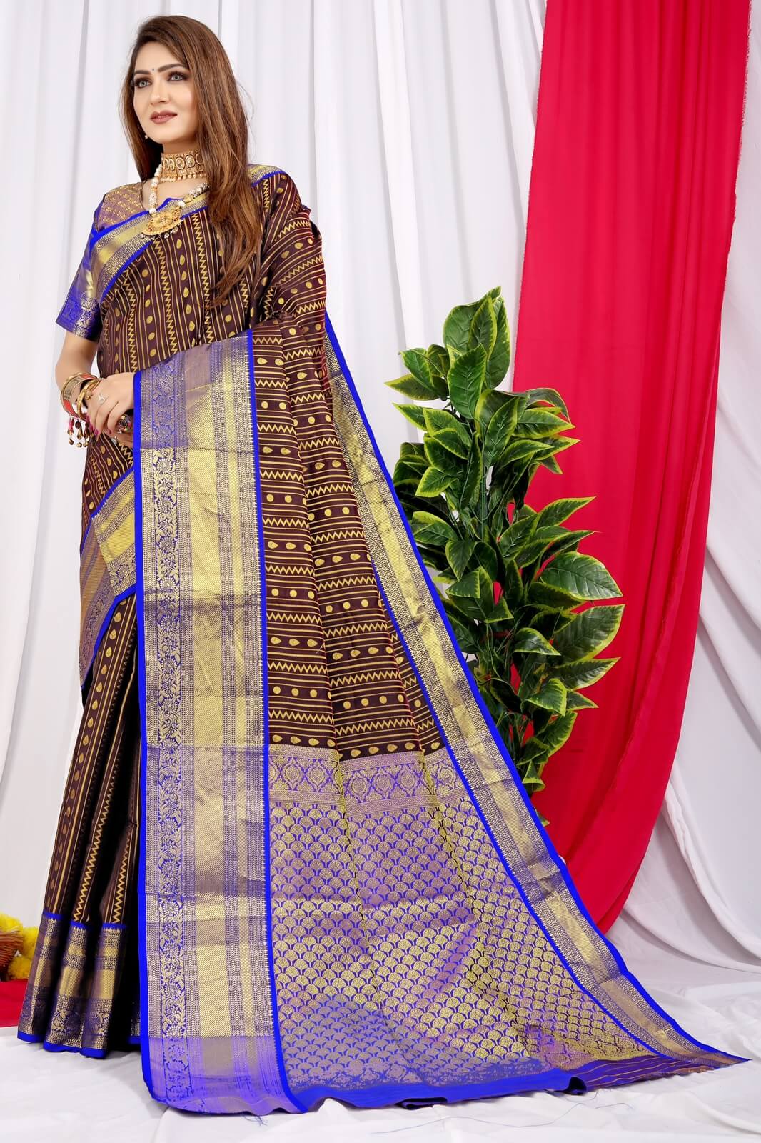 Fragrant Brown Kanjivaram Silk Saree With Demure Blouse Piece