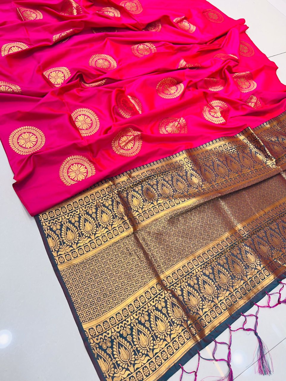 Stunning Dark Pink Kanjivaram Silk Saree and Angelic Blouse Piece