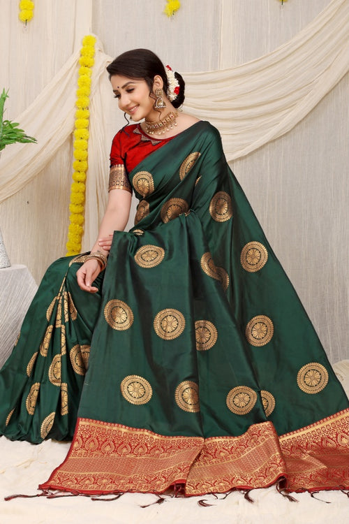 Load image into Gallery viewer, Gleaming Green Kanjivaram Silk Saree and Angelic Blouse Piece
