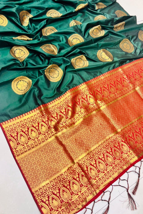 Load image into Gallery viewer, Gleaming Green Kanjivaram Silk Saree and Angelic Blouse Piece
