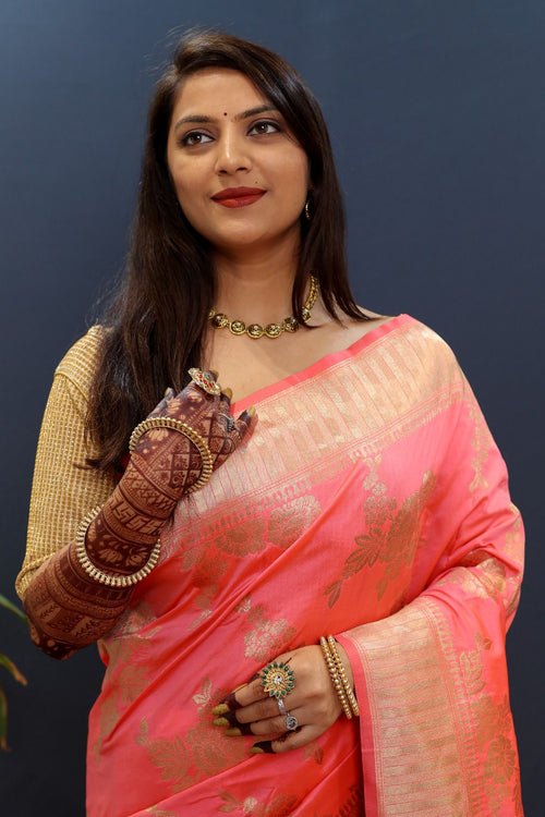 Load image into Gallery viewer, Pleasurable Baby Pink Soft Banarasi Silk Saree With Tantalizing Blouse Piece
