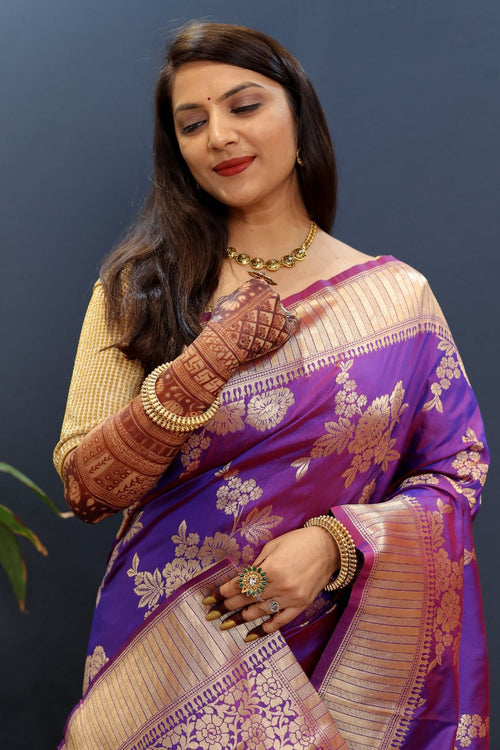 Load image into Gallery viewer, Dissemble Purple Soft Banarasi Silk Saree With Pulsating Blouse Piece
