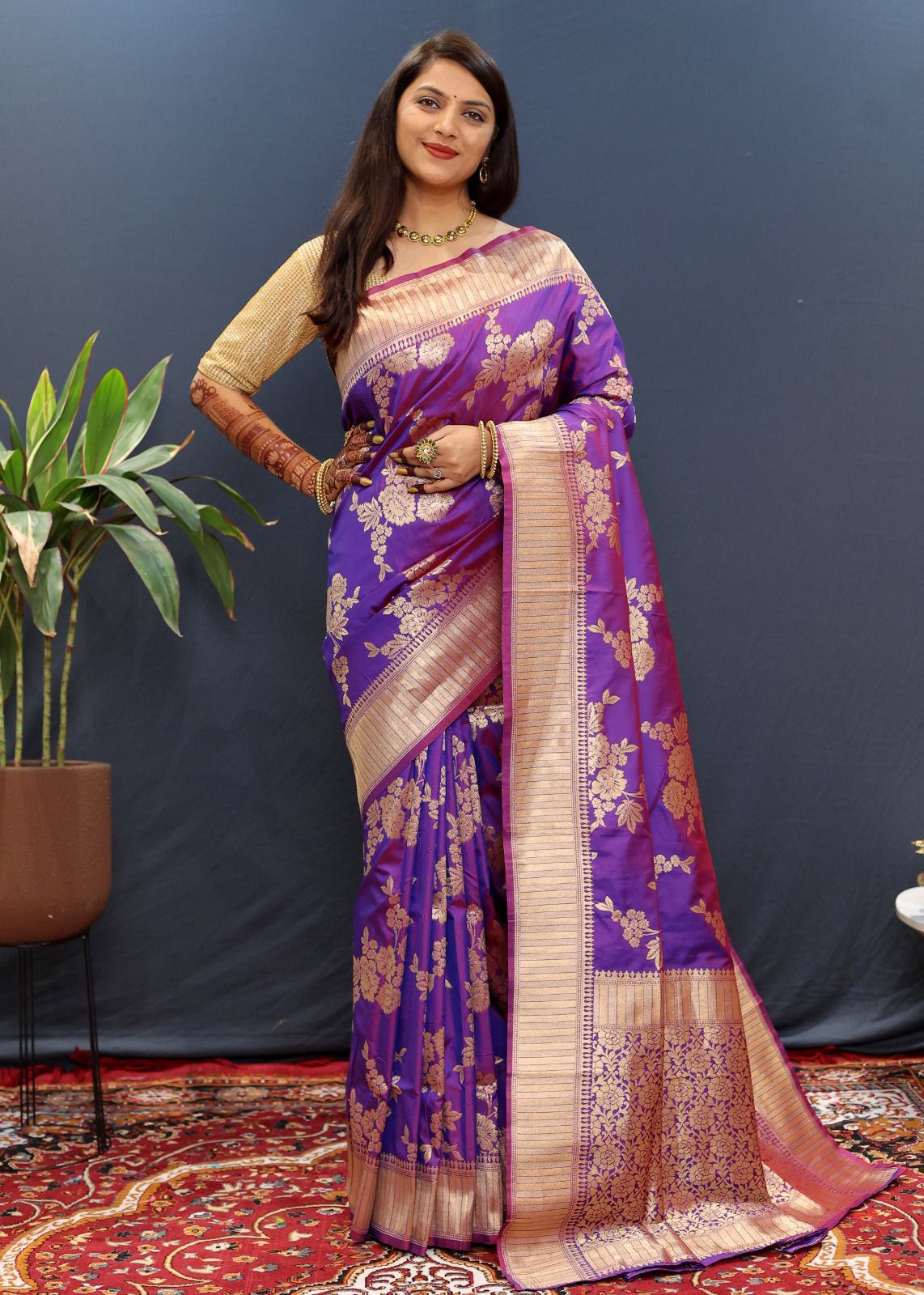 Dissemble Purple Soft Banarasi Silk Saree With Pulsating Blouse Piece