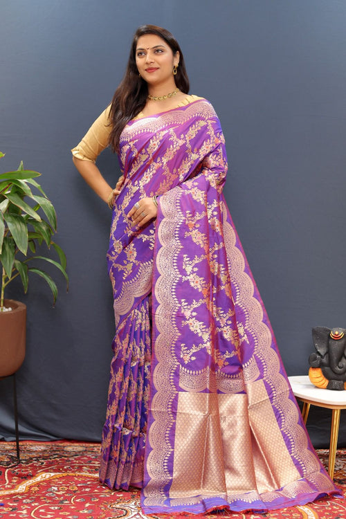 Load image into Gallery viewer, Captivating Lavneder Soft Banarasi Silk Saree With Prominent Blouse Piece
