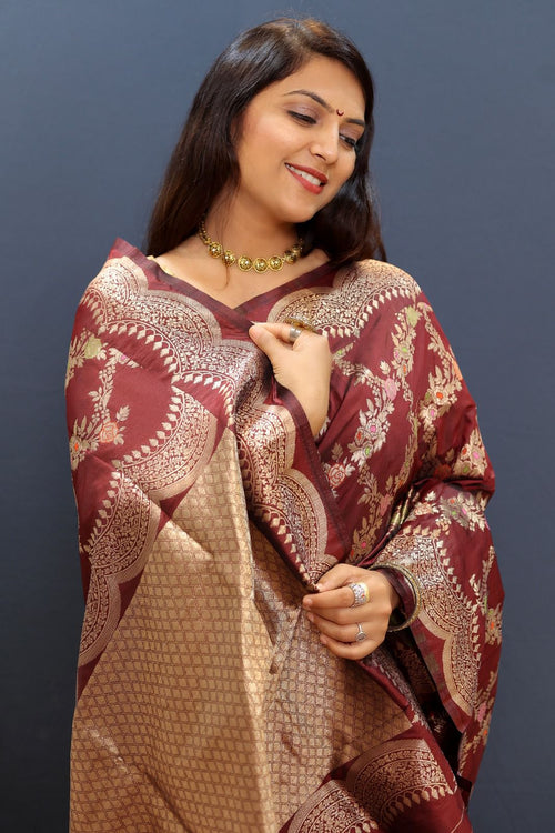 Load image into Gallery viewer, Twirling Maroon Soft Banarasi Silk Saree With Exceptional Blouse Piece
