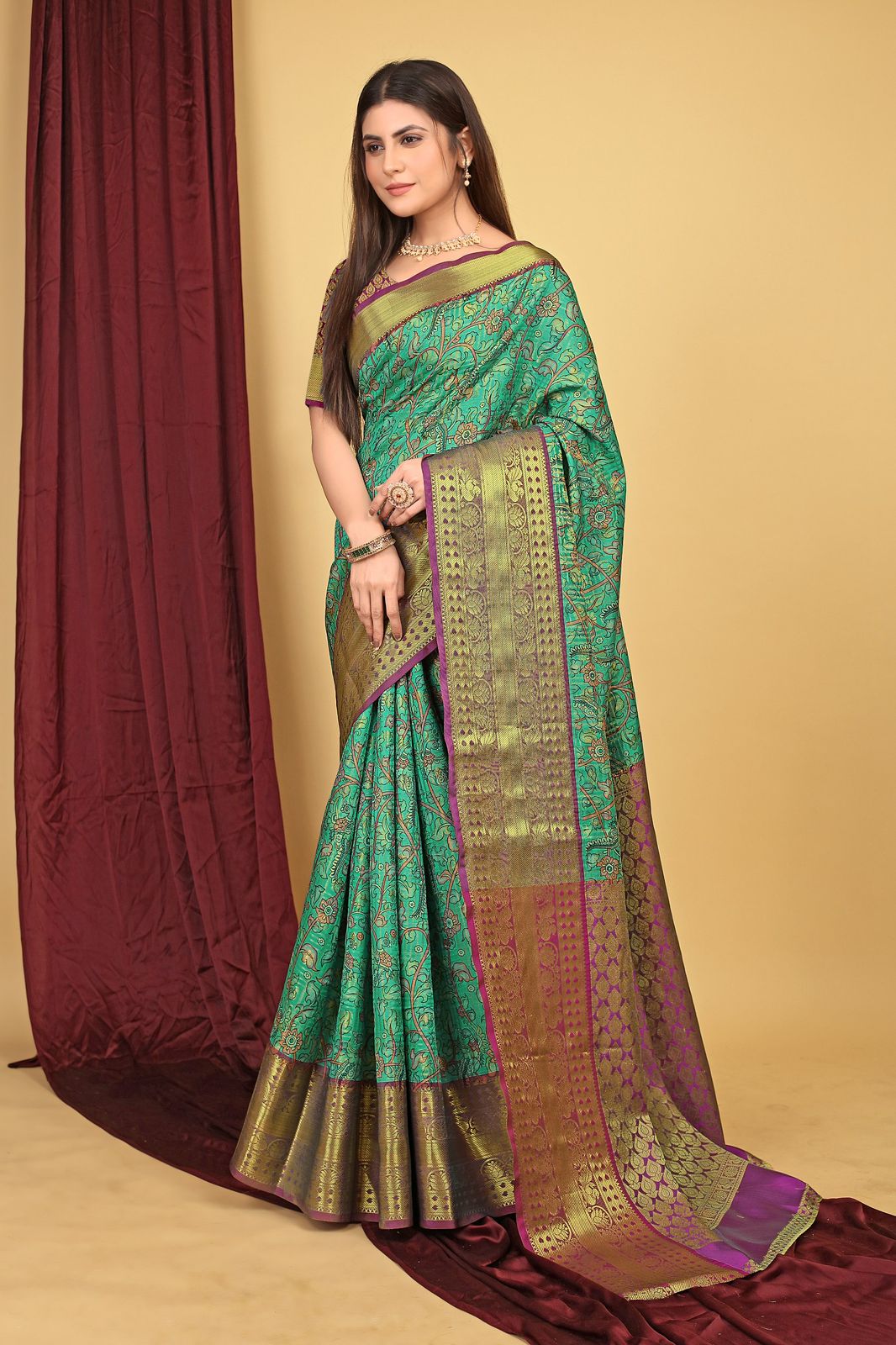 Desuetude Sea Green Kanjivaram Silk With Delectable Blouse Piece