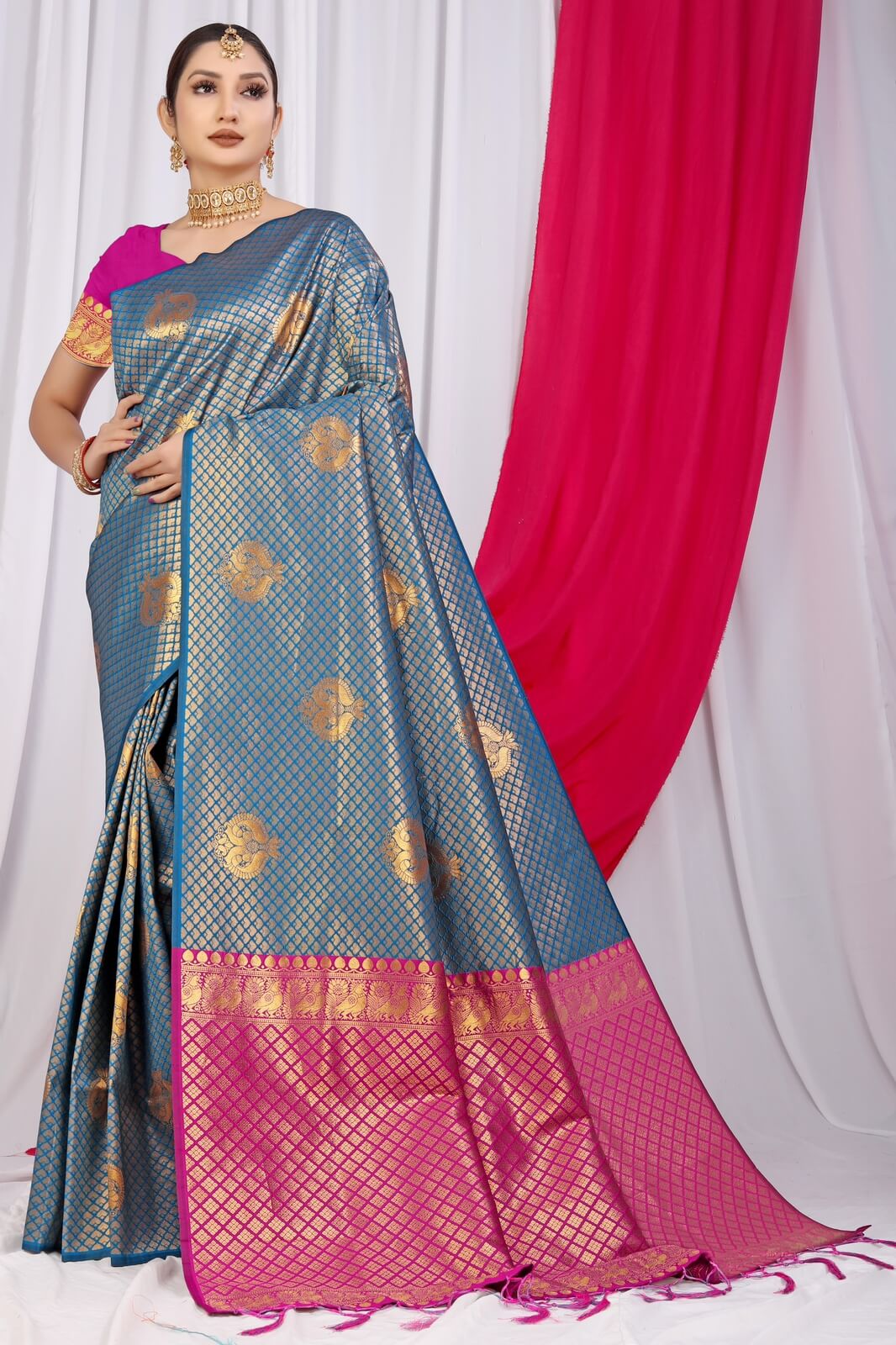 Lovely Firozi Soft Silk Saree With Incredible Blouse Piece