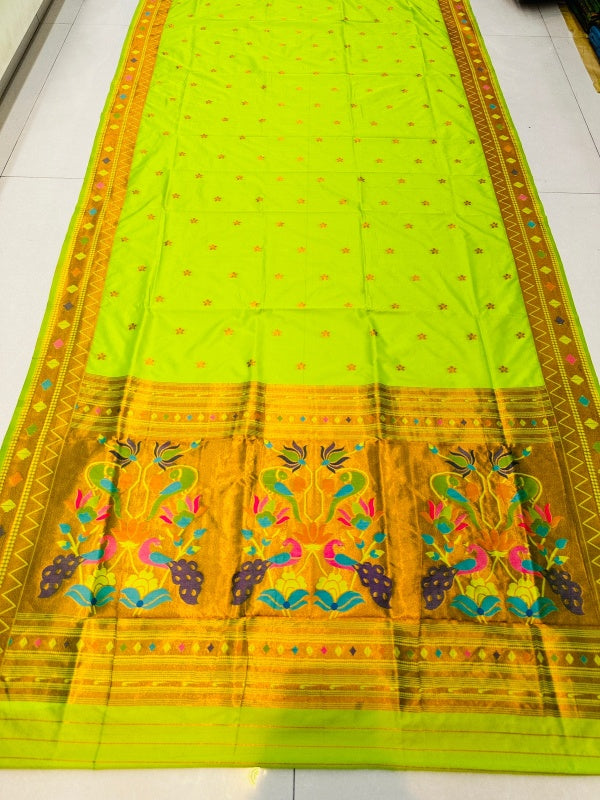 Opulent Parrot Paithani Silk Saree With Ethnic Blouse Piece
