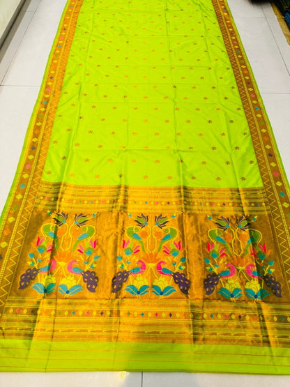 Opulent Parrot Paithani Silk Saree With Ethnic Blouse Piece
