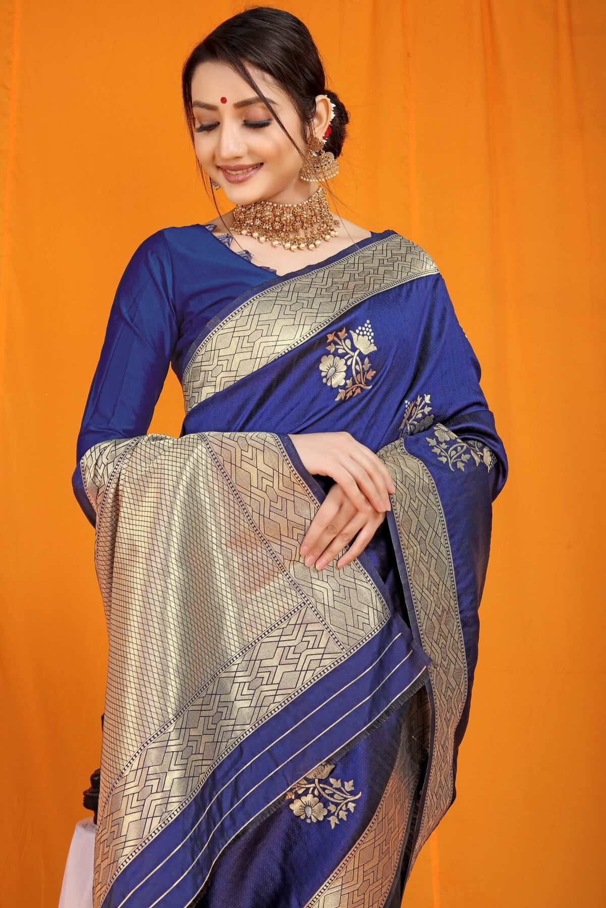 Refreshing Navy Blue Kanjivaram Silk With Arresting Blouse Piece