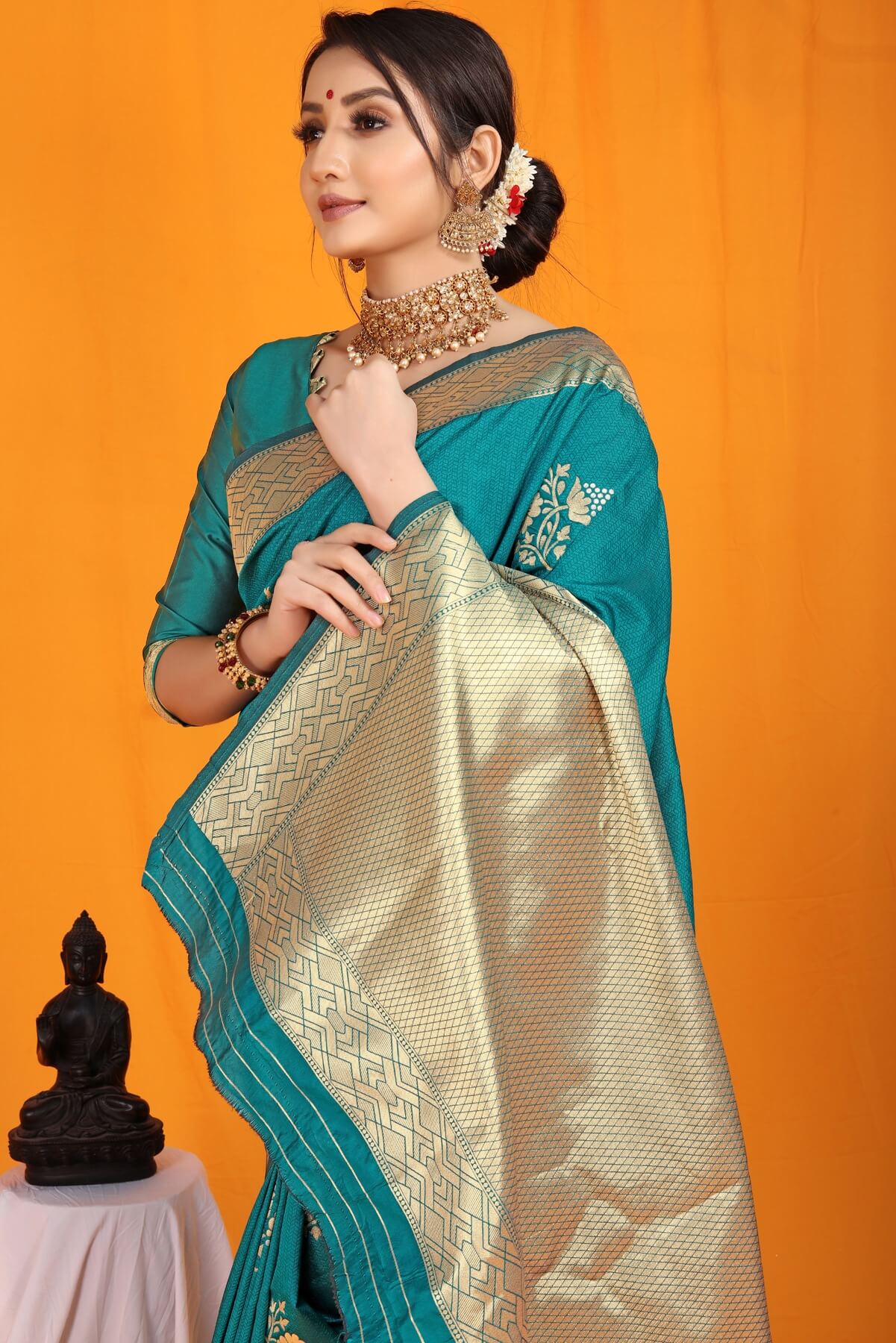 Attractive Rama Kanjivaram Silk With Arresting Blouse Piece
