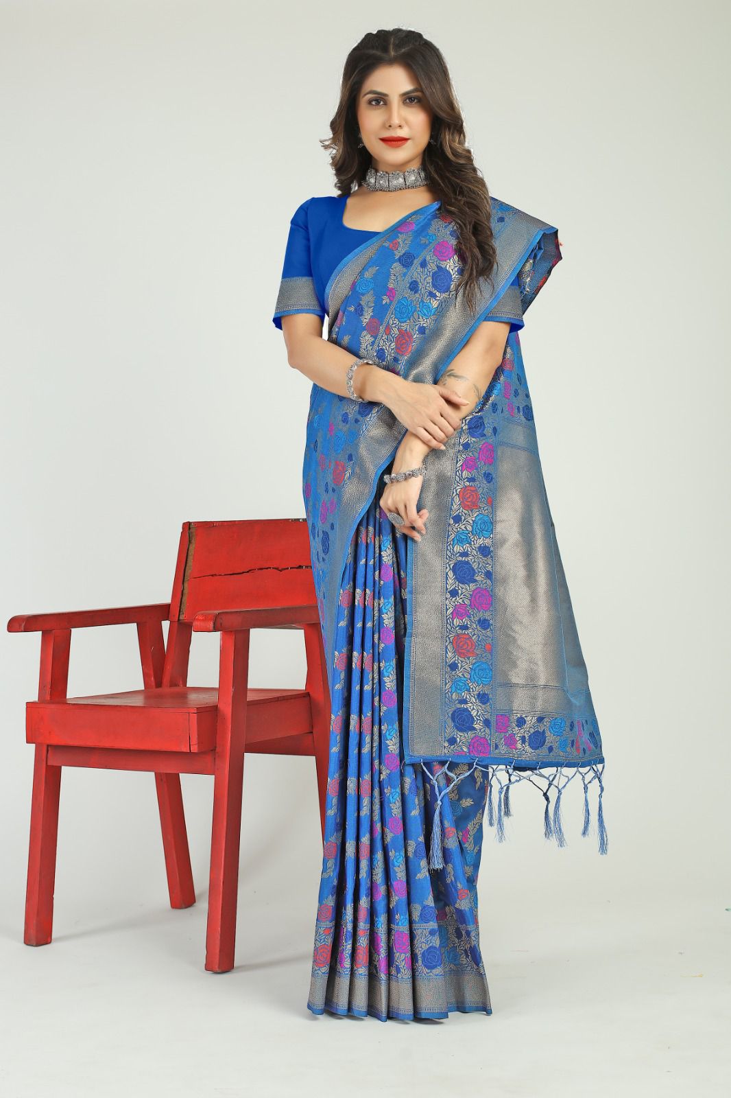 Trendy Blue Linen Silk Saree With Precious Blouse Piece