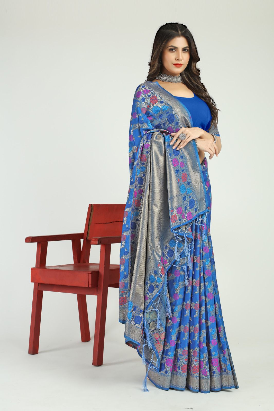 Trendy Blue Linen Silk Saree With Precious Blouse Piece