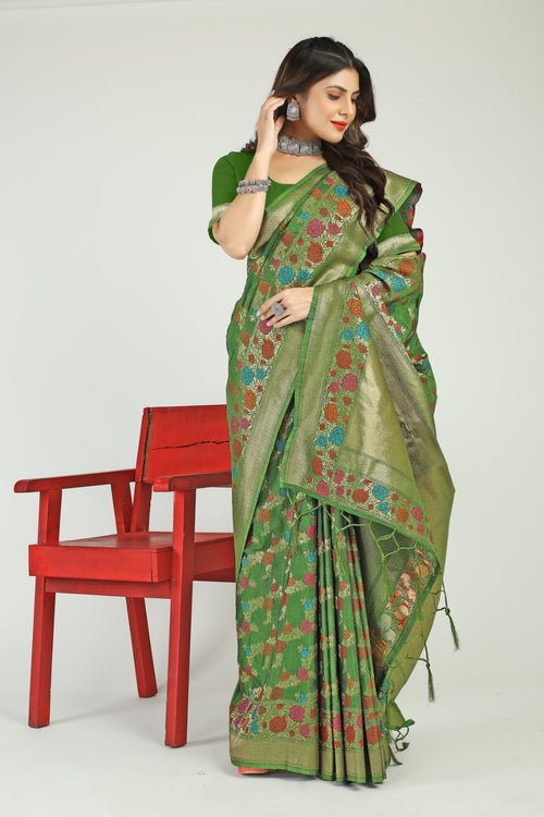 Load image into Gallery viewer, Refreshing Green Linen Silk Saree With Alluring Blouse Piece
