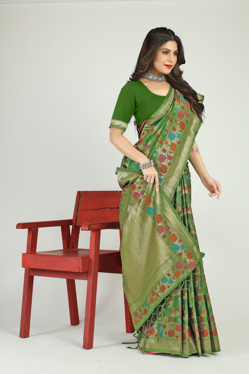 Load image into Gallery viewer, Refreshing Green Linen Silk Saree With Alluring Blouse Piece
